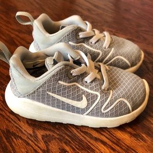 Boys Nike Grey sneakers size 6c